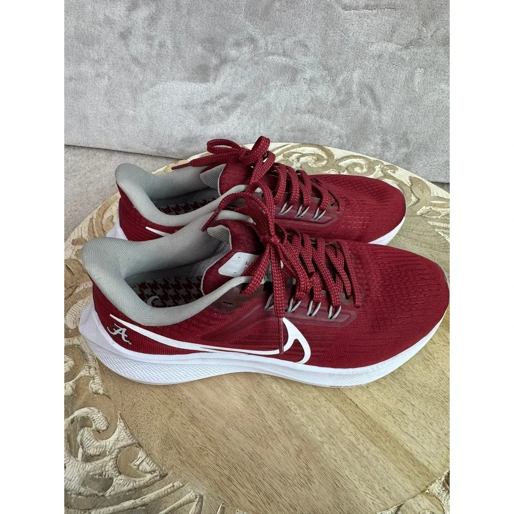 Nike Air Zoom Pegasus 39 Alabama Crimson Tide Red White DR1960-600 Mens 5.5